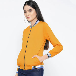 Chaqueta de bombardero de satén de la mejor calidad al por mayor para mujer diseño superior de tela de lona transpirable estilo béisbol corto personalizado Varsity - Product Image 3