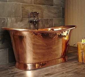Baignoire en cuivre de style antique pour une salle de bain vintage, créant une ambiance royale et un style intérieur unique - Product Image 1
