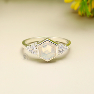 แหวนเงินสเตอริงสีรุ้งมูนสโตนแหวนพลอยพลอยสีรุ้งทรงหกเหลี่ยมแหวนเงินสเตอริง - Product Image 2