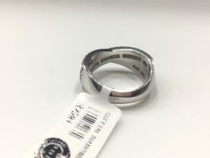 Elegante anillo de compromiso de diamantes Baguette: Una joya elegante para tu día especial - Product Image 5