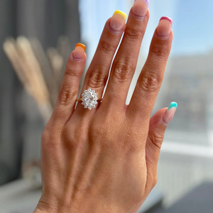 Anillo de Compromiso de Diamantes Cultivados en Laboratorio de 2 Quilates, Diseño de Halo, Oro de 14K, Joyería Fina Moderna y Atemporal - Product Image 5