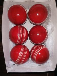 2025 Cosido a mano Cuero Rojo 4,5 oz. Pelotas DE CRICKET - Product Image 2