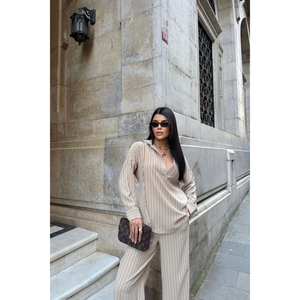 Conjunto de Blusa y Pantalones a Rayas Beige para Mujer - Product Image 3