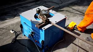 Cintreuse à barres d'armature Cintreuse électrique hydraulique Machine à cintrer les barres d'acier Machine à cintrer les métaux - Product Image 2