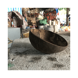 Cuenco original hecho a mano con diseño artesanal, material: cáscara de coco natural; uso: decoración del hogar; origen Vietnam, elaborado por artesanos - Product Image 2