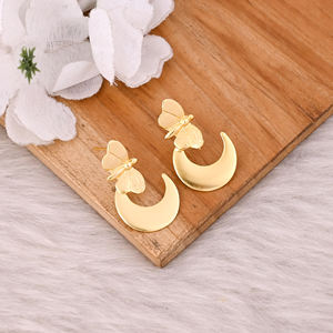 Boucles d'oreilles en laiton de qualité supérieure pour femmes, boucles d'oreilles tendance pour femmes, design unique, pièce au meilleur prix - Product Image 3