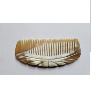 Peine de pelo de cuerno Natural de oveja para masaje de salón de mujer personalizado, característica de ágata, técnica pulida, estilo impermeable - Product Image 4