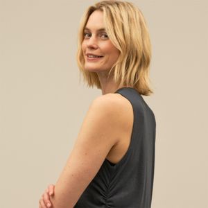 Débardeur de yoga confortable pour femme-Tissu extensible et respirant avec un ajustement de soutien pour les cours de Pilates et de fitness - Product Image 3