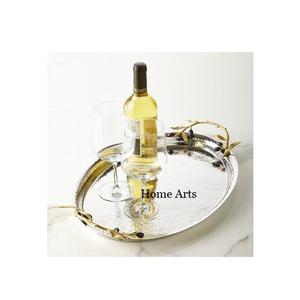 Plateau de nourriture en acier inoxydable martelé avec poignées de feuille dernière conception plateau de service de nourriture de couleur argent par Home Arts - Product Image 5