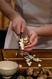 Cuchillo de Chef hecho a mano de servicio OEM ODM de alta calidad personalizado al por mayor con mango de madera y cubierta de acero al carbono para uso en la cocina - Product Image 6