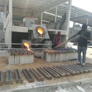 Diskon 100Kg 250Kg 5ton 15T Skrap Baja Iron Tilt Induksi Mesin Peleburan Skrap Baja Nirkarat Logam Harga Tungku Peleburan