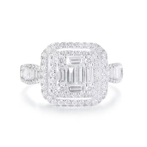 Bague de fiançailles Premium Cushion Double Halo Cluster avec diamants de laboratoire F-VS2 en or massif 14K, sertissage halo, produit pratique - Product Image 1