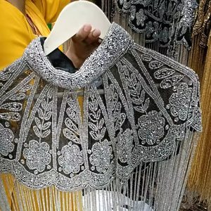 Elegante capa burlesca con lentejuelas con cuentas y perlas Silueta recta Se sujeta en el cuello Ropa festiva para fiestas en el club - Product Image 3