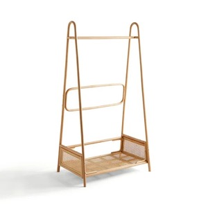 Porte-vêtements vintage à double niveau en bois et rotin, écologique, de type sur pied - Product Image 1