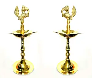 Grosir angka merak kustom kuningan mewah Kerala Diya lampu minyak berdiri tradisional Diya Diwali Puja