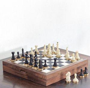 CAJA DE AJEDREZ DE MADERA Y RESINA PERSONALIZADA DE CALIDAD Juego de ajedrez Resina de lujo Rojo Negro Pieza de Ajedrez de Tayyab Handicraft - Product Image 6