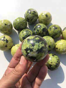 Haute Qualité REIKI Guérison Sculpté Mascotte Rare Vert Lizardite Sphère Pierre Semi-Précieuse Pierre Gemme pour Feng Shui Décor À La Maison - Product Image 2