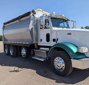 Excellent ! Camion benne d'occasion Peterbilt 367 à trois essieux, diesel Euro 5, avec boîte Ultrashift Plus AMT, modèle 2018, 2019, 2020, benne de 18 pieds, prêt à être expédié dans le monde entier - Product Image 2