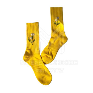 Nueva llegada de calcetines de invierno hechos a medida con estilo de los hombres de alta calidad antideslizante Material antibacteriano para la temporada de otoño MOQ 10 pares - Product Image 1