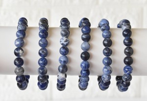 ขายส่งสร้อยข้อมือโซดาไลต์สีน้ำเงินคุณภาพสูง ขนาด 8 มม. ทรงกลม สำหรับการทำสมาธิและเป็นเครื่องประดับ - Product Image 6