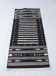 Alfombra Dhurrie de algodón tejida a mano de alta calidad 2,5x6 pies patrón geométrico en zigzag en varios colores decoración del hogar técnica trenzada - Product Image 4