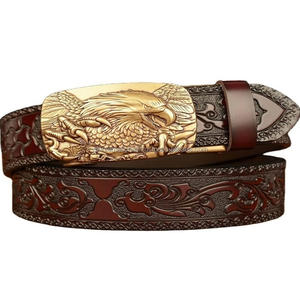 Cinturón de herramientas occidental tallado a mano personalizado de cuero auténtico para hombre con hebilla de latón macizo grabada con águila de diseñador - Product Image 1