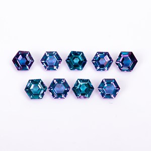 Alexandrite Hexagon Shape Color Changing Gemstone Pierre de naissance de juin Pierre précieuse naturelle en vrac pour la fabrication de bijoux Nouvelle taille calibrée - Product Image 1