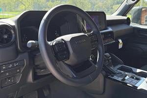 SUV 2024 con Tracción en las Cuatro Ruedas, Turbo, Cuero, R18, Bajo Kilometraje, Caja de Cambios Automática, Volante a la Izquierda, Gasolina, Color Oscuro - Product Image 6