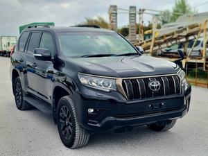 Toyota Prado TX-L 2.8L Edición Negra 2020, Auto Usado con Volante a la Izquierda y Asientos de Tela - Product Image 4