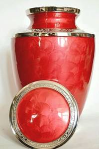 Urne commémorative de crémation pour adultes en laiton pour cendres Rose rouge avec collier en argent - Product Image 2
