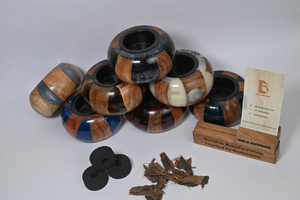 เตาเผาน้ำมันหอมระเหยไฟฟ้าผงสีฟ้าและสีรอมฎอนและถ่านออกแบบกลมโดย Bela Artisan - Product Image 4