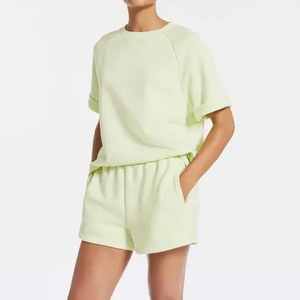 Conjunto de pantalones cortos y Sudadera con capucha recortada de dos piezas informal bordada sólida de verano para mujer de alta calidad - Product Image 3