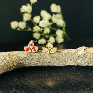 Tachuelas de loto de diamante natural de oro sólido de 14 quilates para Joyería Fina de cartílago de trago de hélice de concha de lóbulo alto. - Product Image 4