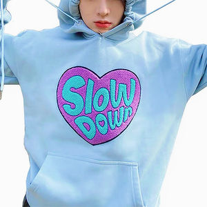 Sweat à capuche avec logo coeur brodé en chenille pour femmes 100% coton à manches longues surdimensionné vêtements d'hiver décontractés avec logo avant - Product Image 5