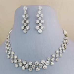 Conjunto de collar de diseñador de piedra AD con acabado plateado de la mejor calidad étnica con pendientes para colección de ropa de boda para mujeres y niñas - Product Image 1