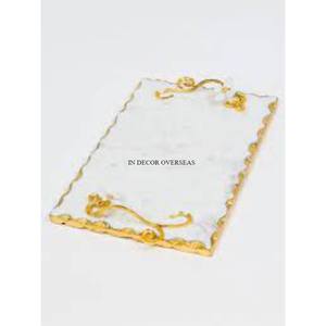 Bandeja de servicio hecha de mármol blanco con forma de rectángulo con manijas de diseñador con estilo único de metal chapado en oro a un precio impresionante - Product Image 4