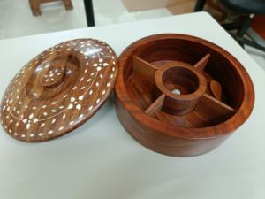 Artisanat en bois fait à la main Boîtes en bois polies et enseignes murales Articles de décoration élégants - Product Image 5