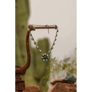 Ensemble de colliers Ella Peters en turquoise mélangée et argent sterling avec motif floral pour cadeau - Product Image 1