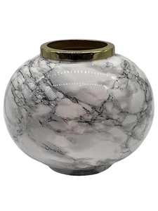 Florero de hierro y metal de estilo antiguo con grabado elaborado y detalles finos para una decoración llamativa en diseños clásicos para el hogar - Product Image 5