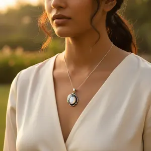 Pendentif en argent 925 avec nacre pour femmes, bijoux élégants, cadeau avec breloques - Product Image 1