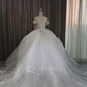 Vestido de Novia Moderno con Cuello Barco y Cola Capilla, con Flores, Encaje y Cristales - Para Niñas (Modelo OY012) - Product Image 4