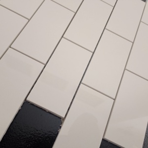 Tilefusiondesign 98มม. แบบสั่งทำ2x4สี่เหลี่ยมผืนผ้าโมเสคเซรามิคสำหรับสำนักงานและโชว์รูมโต๊ะทำงานห้องประชุมพื้นที่แห้ง - Product Image 4