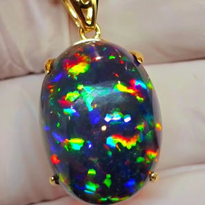 สร้อยคอจี้คริสตัลโอปอลไฟสีดำชุบทอง 14k พร้อมตัวเรือนเงินแท้ 925 คุณภาพสูง ดีไซน์คลาสสิก สง่างาม เหมาะสำหรับงานแต่งงาน - Product Image 1