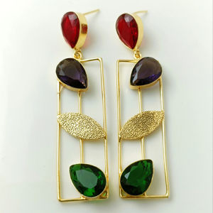 Pendientes Colgantes Chapados en Oro con Piedras Rojas, Verdes y Moradas, Joyería Moderna Hecha a Mano para Mujer - Product Image 1