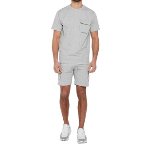 Conjunto de ropa deportiva ligera para hombre, chándal estampado a la moda, camiseta transpirable, pantalones cortos, logotipo personalizado, rendimiento óptimo para el verano - Product Image 1