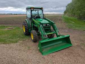 Tractor John Deere 4044R para exportación con entrega rápida Compre hoy Equipo de calidad premium para agricultura alrededor del mundo - Product Image 3