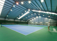 Stade, gymnase, salle de sport intérieure, terrain de sport en structure métallique préfabriquée