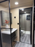 Maison conteneur préfabriquée extensible de 30 à 40 pieds, structure en acier, toit isolé, cuisine et salle de bain, studio portable pour invités