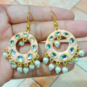 Pendientes tradicionales indios hechos a mano de Metal Meenakari Jhumka con perla de imitación Kundan piedra multicolor imitación regalo de Navidad - Product Image 1