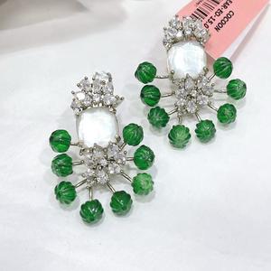 Pendientes de Diseño con Acabado Plateado de Alta Calidad y Piedras de Circonita Cúbica, Colección para Bodas y Fiestas, para Mujeres y Niñas - Product Image 1